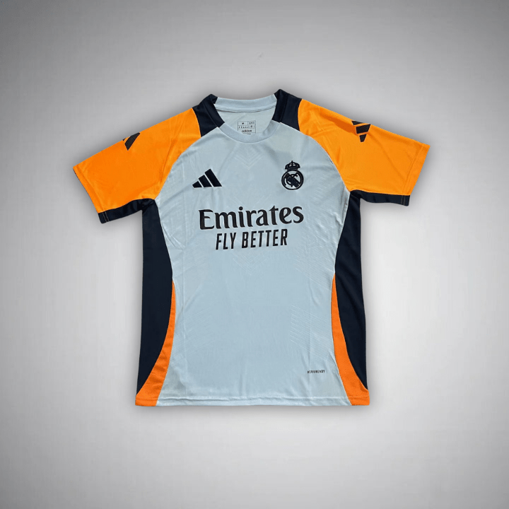 24-25 Real Madrid voetbalshirt voor de wedstrijd
