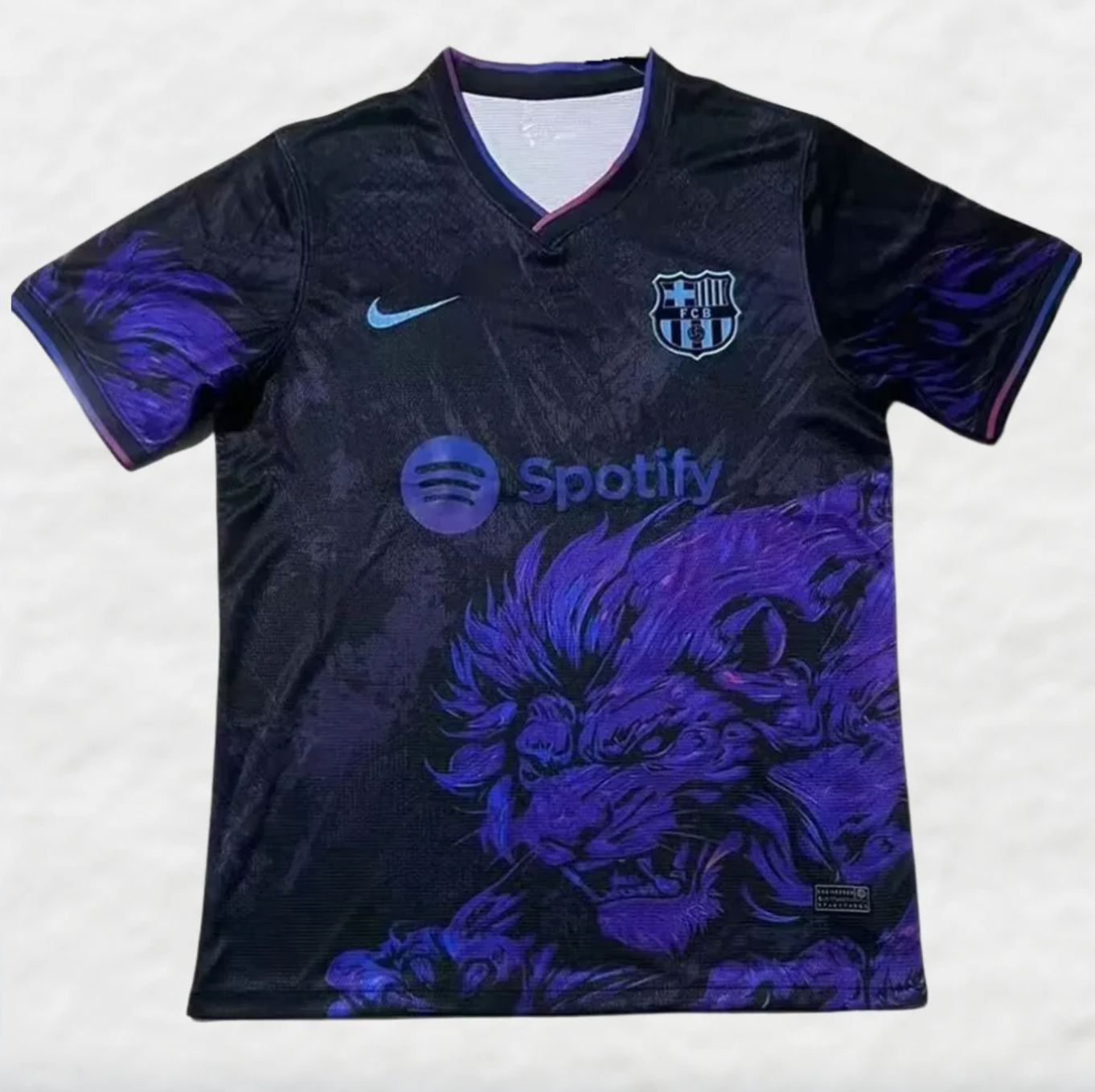 Camiseta de fútbol del FC Barcelona con el león morado