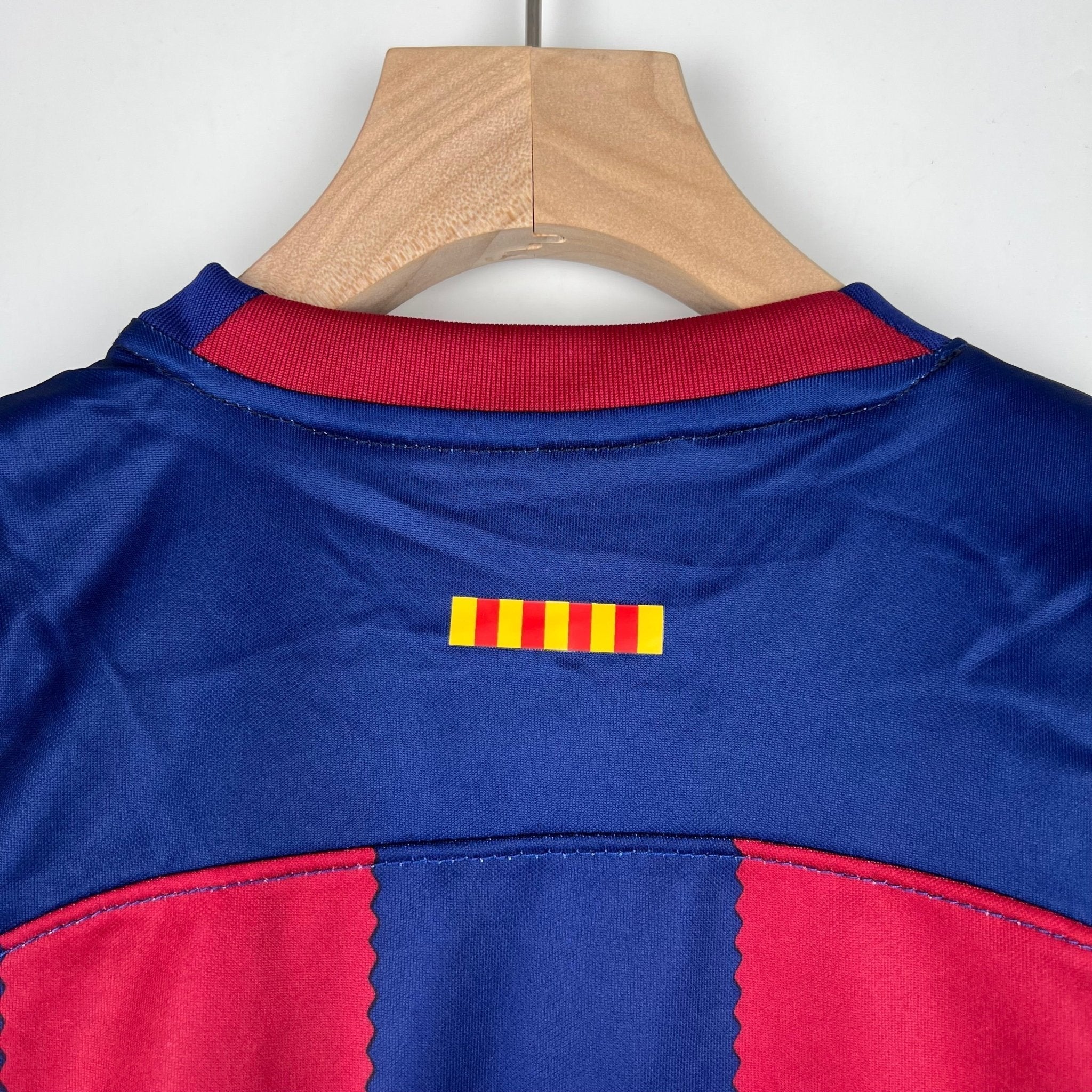 Camiseta de fútbol infantil local del Barcelona 23-24